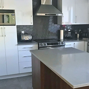 Cuisine moderne conçue par Bain & Style à Varennes